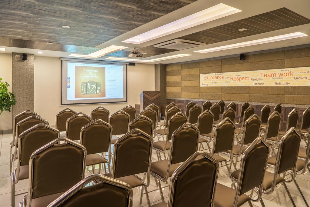 Hotel Treebo Unity Ahmedabad Esterno foto