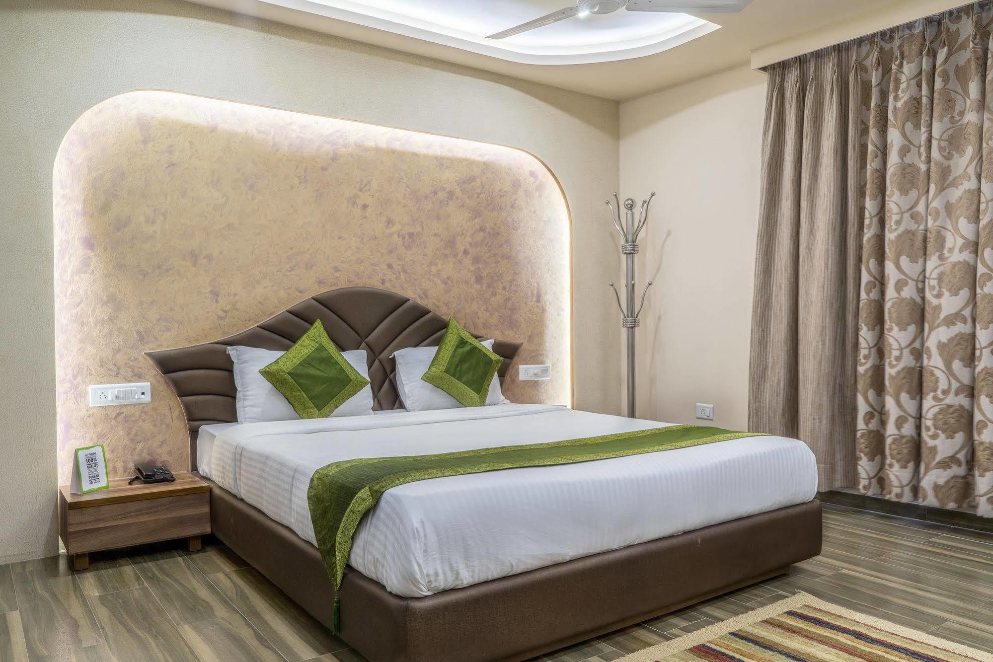 Hotel Treebo Unity Ahmedabad Esterno foto