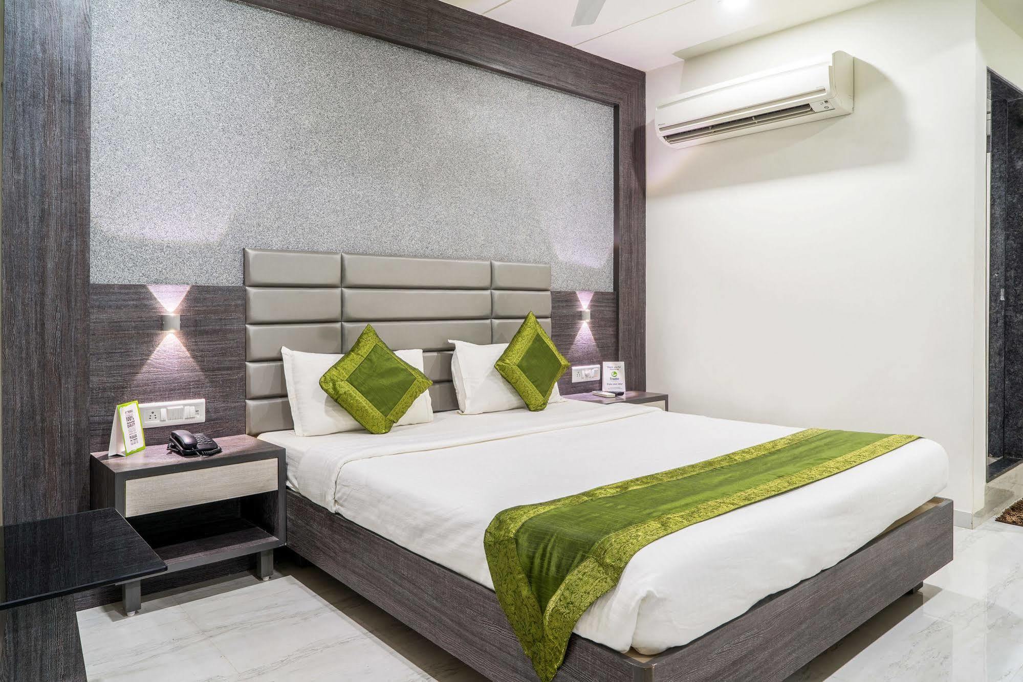 Hotel Treebo Unity Ahmedabad Esterno foto