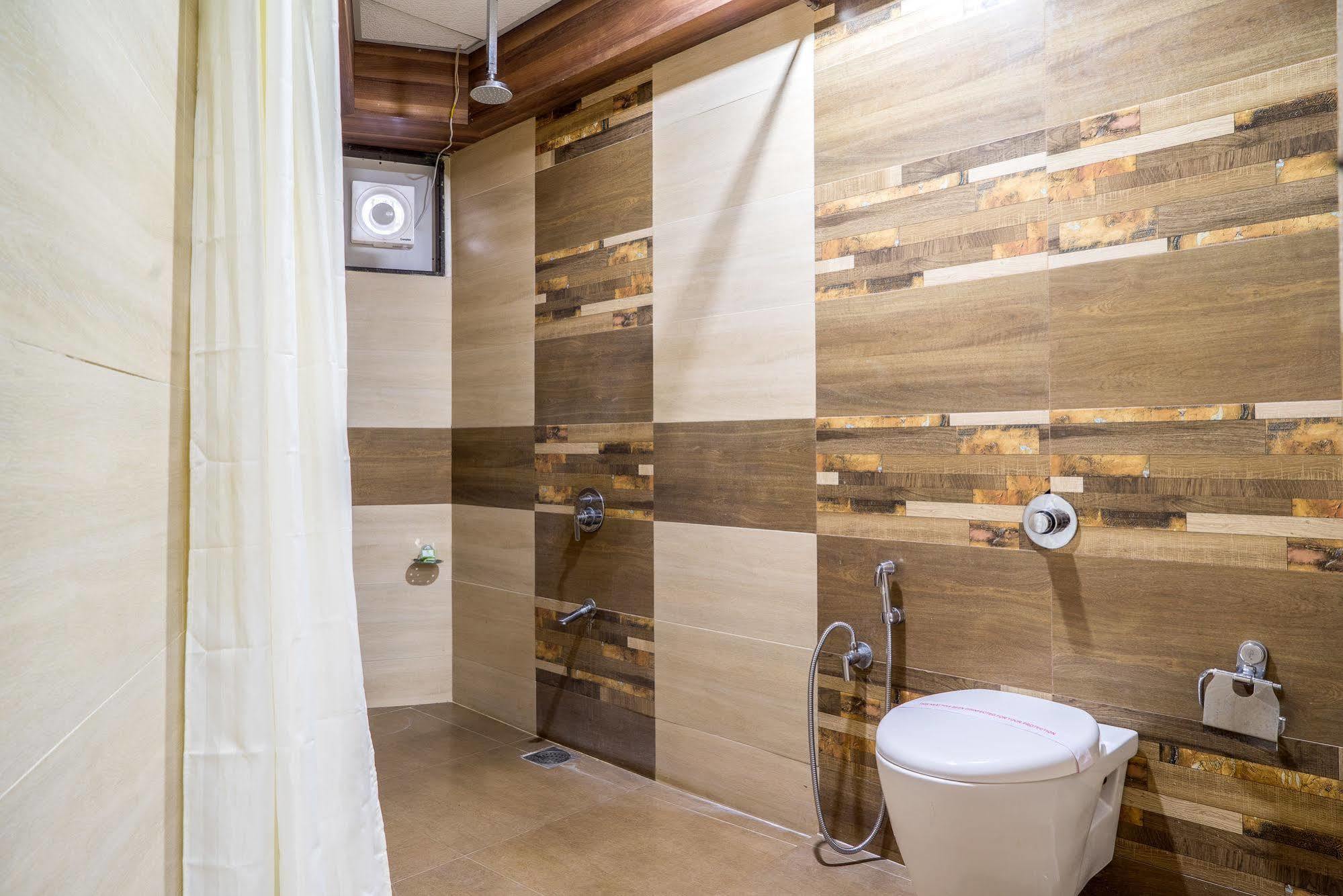 Hotel Treebo Unity Ahmedabad Esterno foto