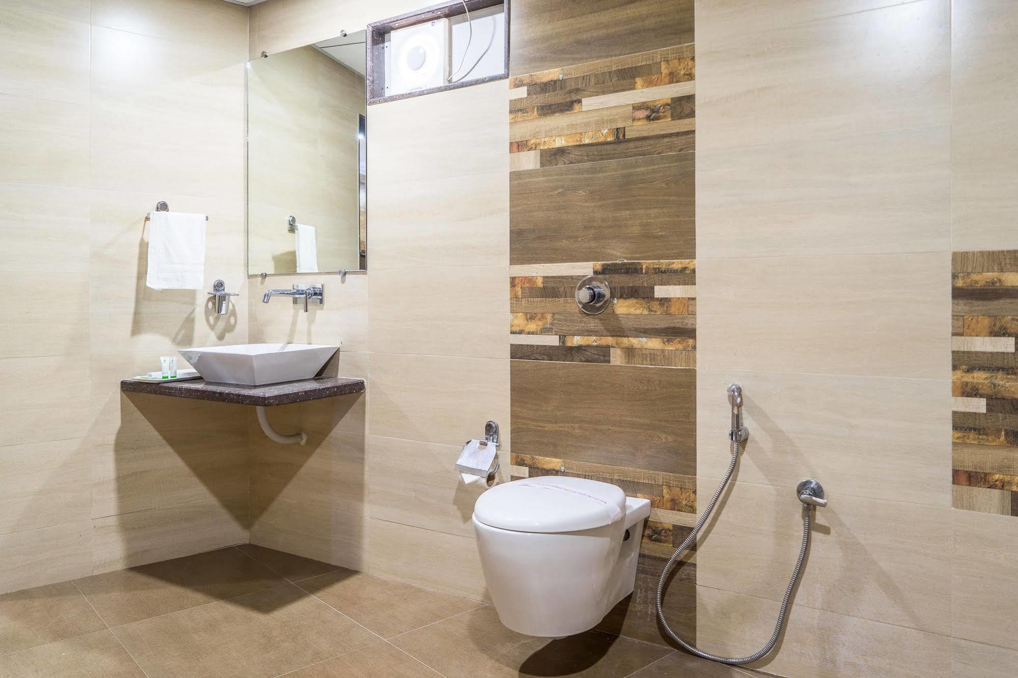 Hotel Treebo Unity Ahmedabad Esterno foto
