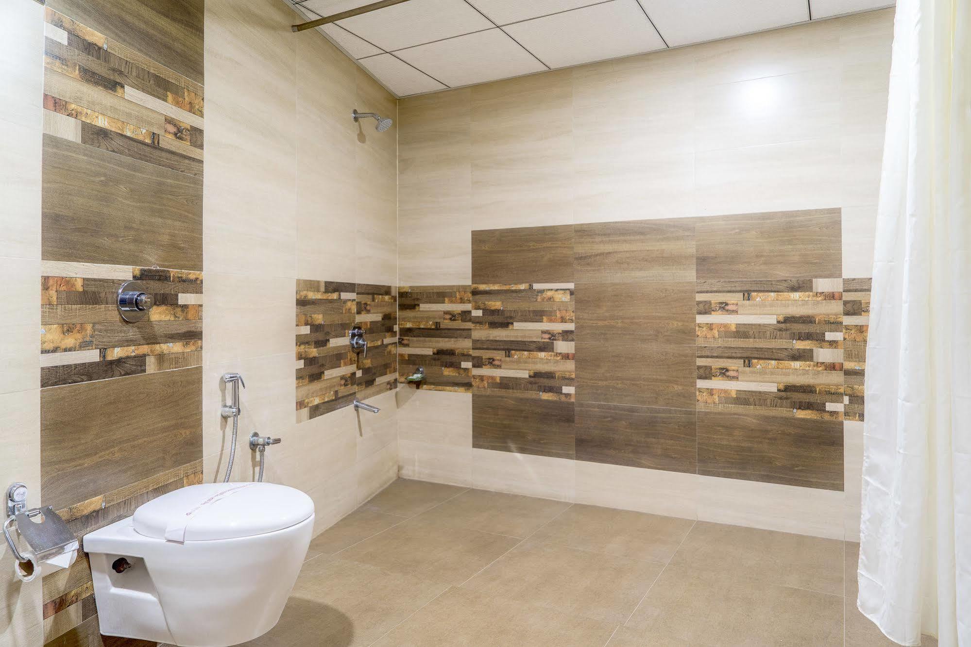 Hotel Treebo Unity Ahmedabad Esterno foto