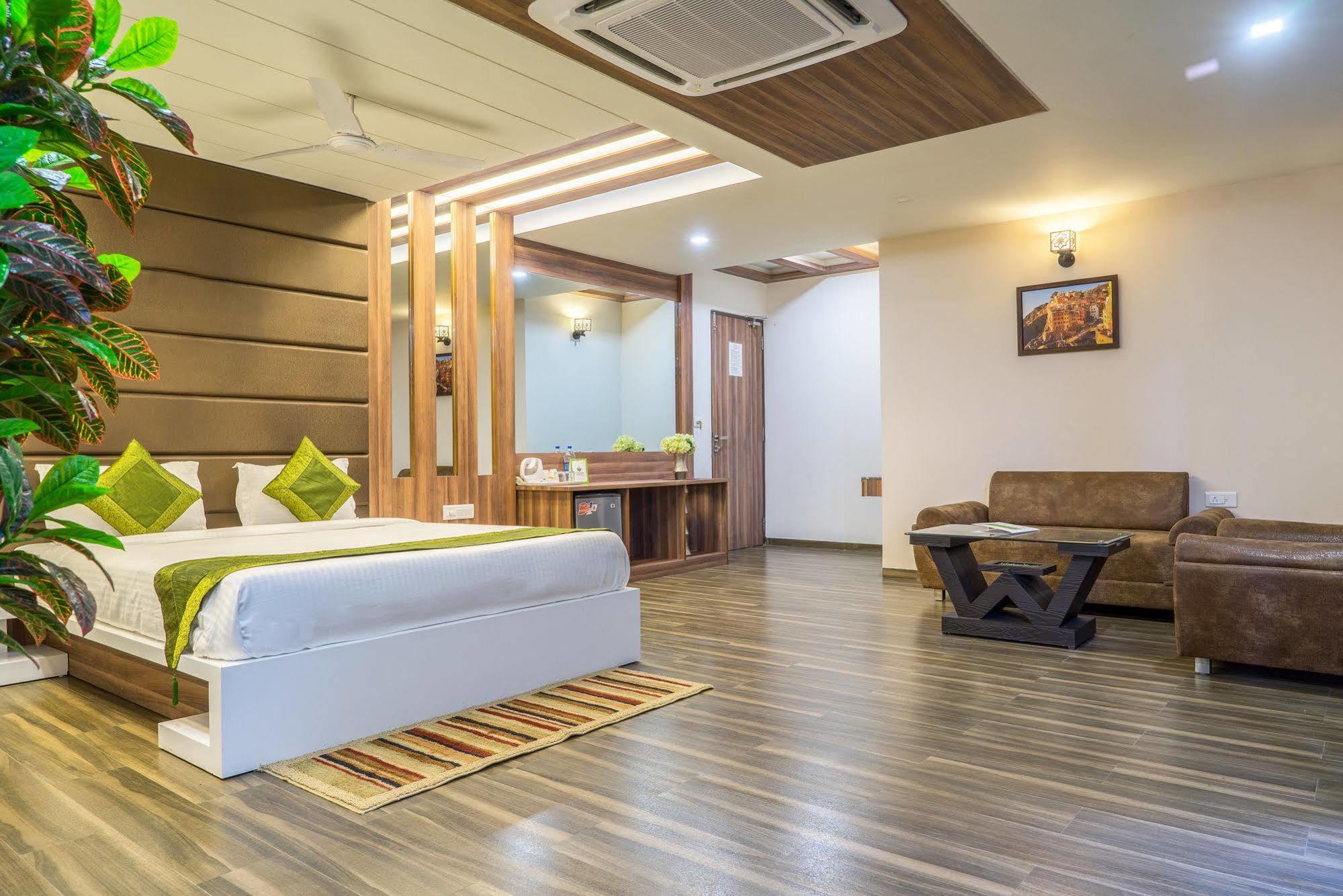 Hotel Treebo Unity Ahmedabad Esterno foto