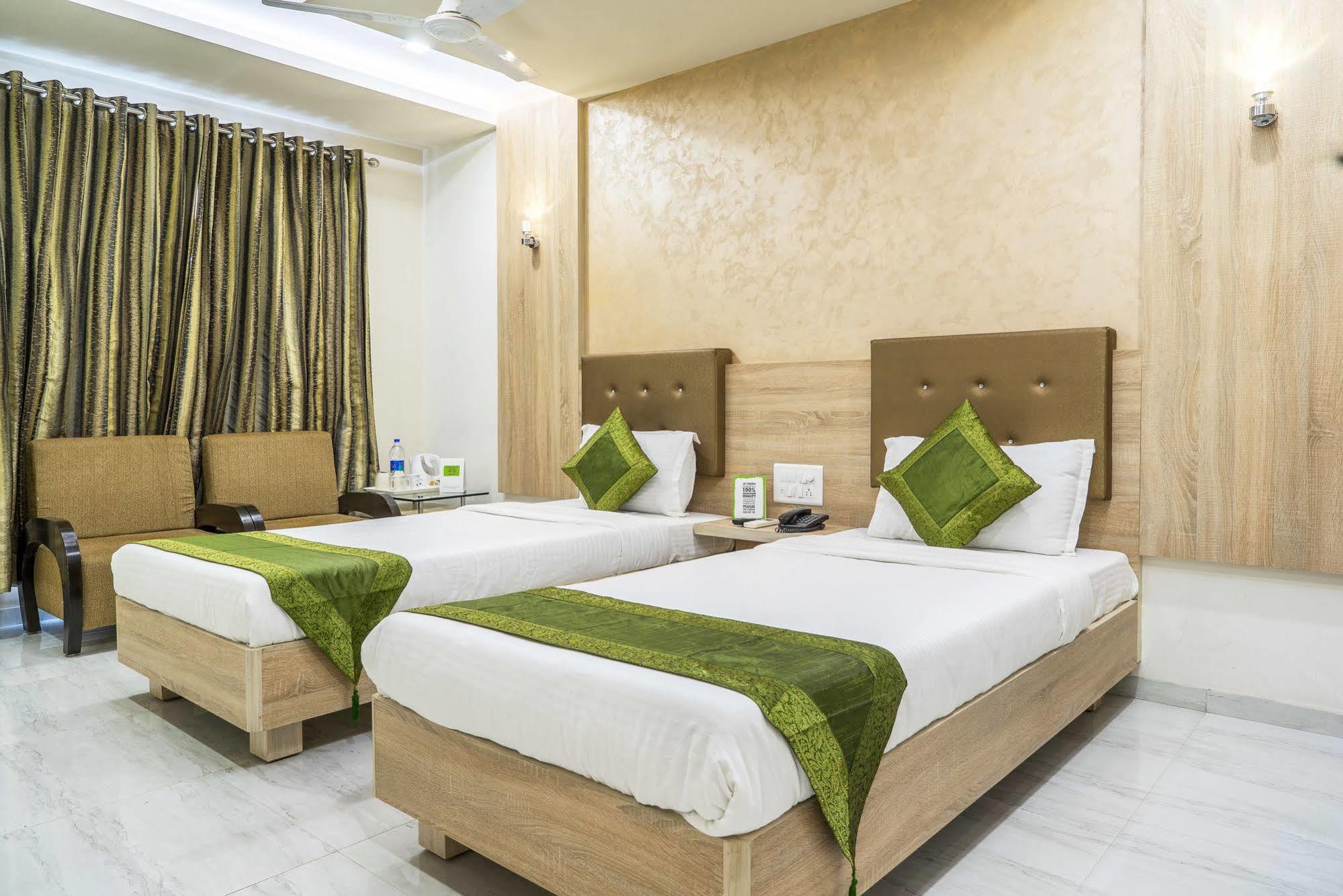 Hotel Treebo Unity Ahmedabad Esterno foto