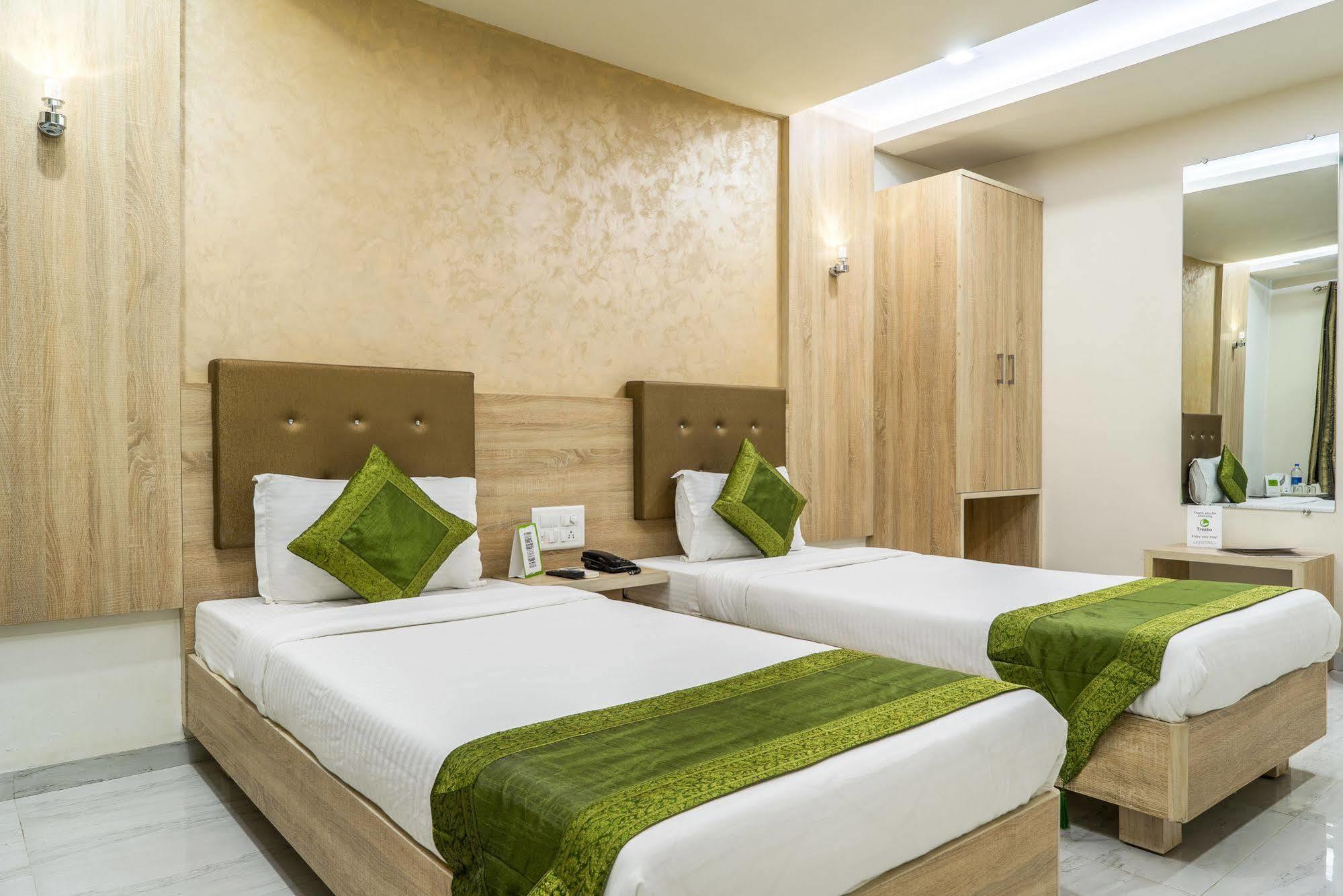 Hotel Treebo Unity Ahmedabad Esterno foto