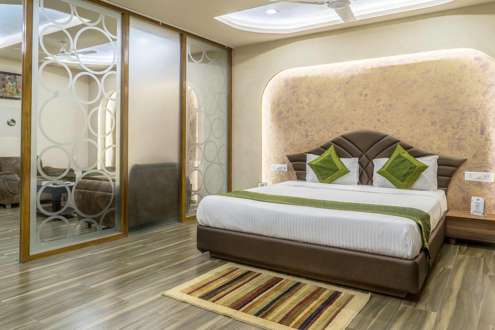 Hotel Treebo Unity Ahmedabad Esterno foto