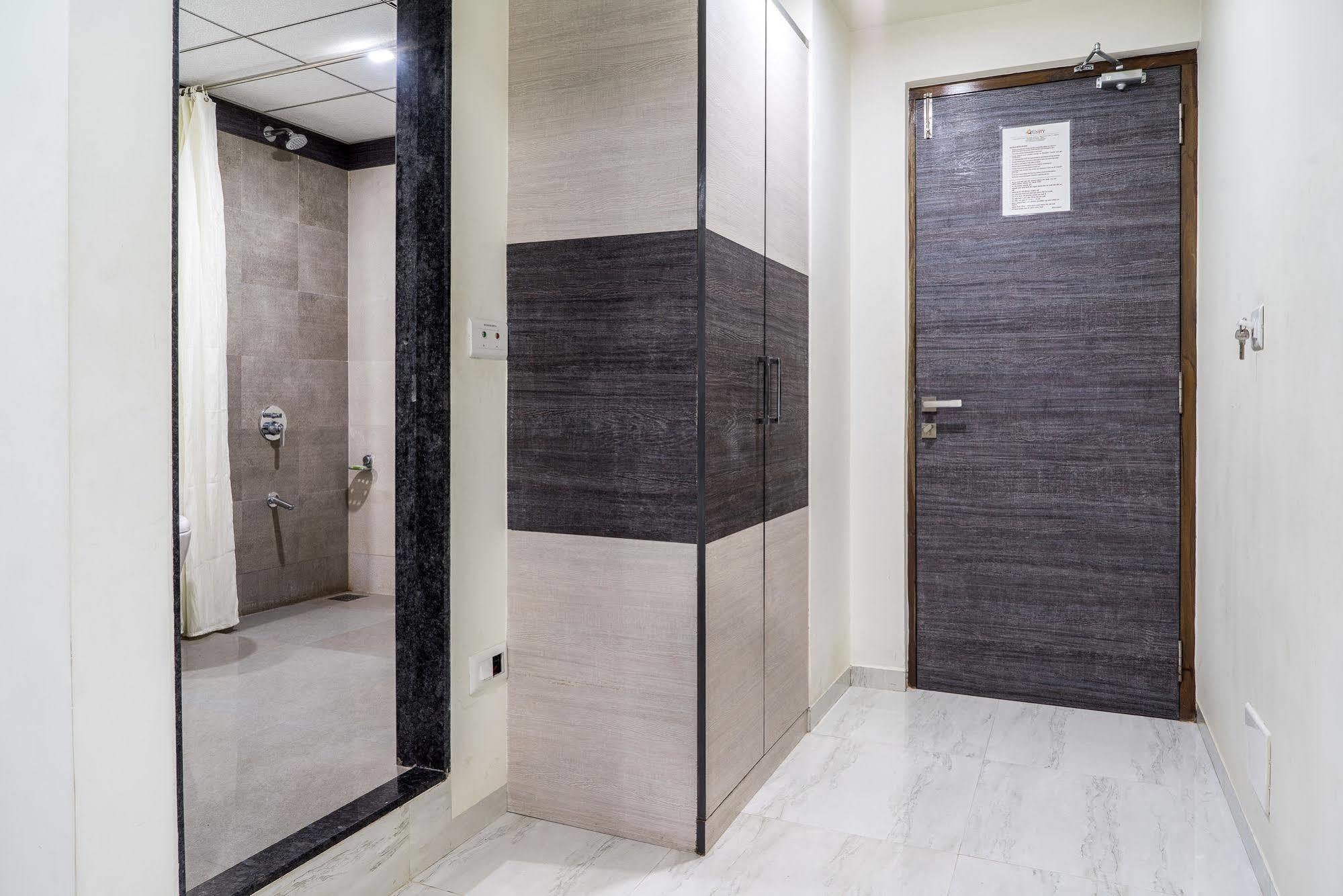 Hotel Treebo Unity Ahmedabad Esterno foto