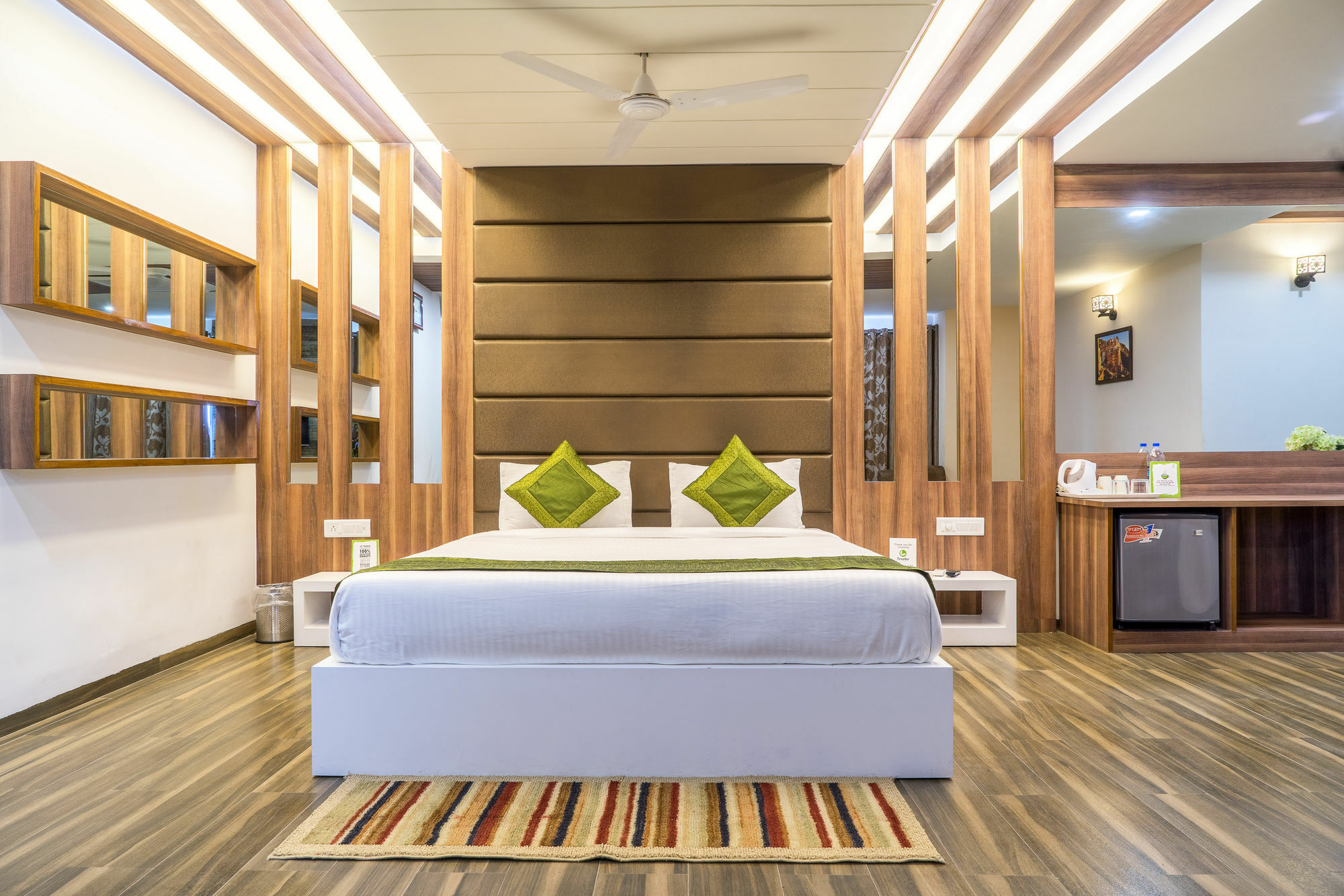 Hotel Treebo Unity Ahmedabad Esterno foto