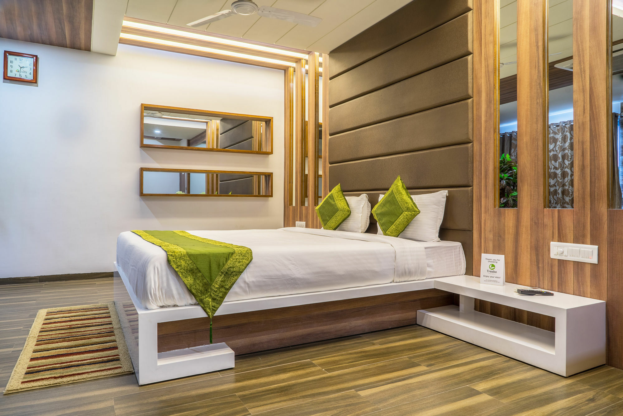 Hotel Treebo Unity Ahmedabad Esterno foto