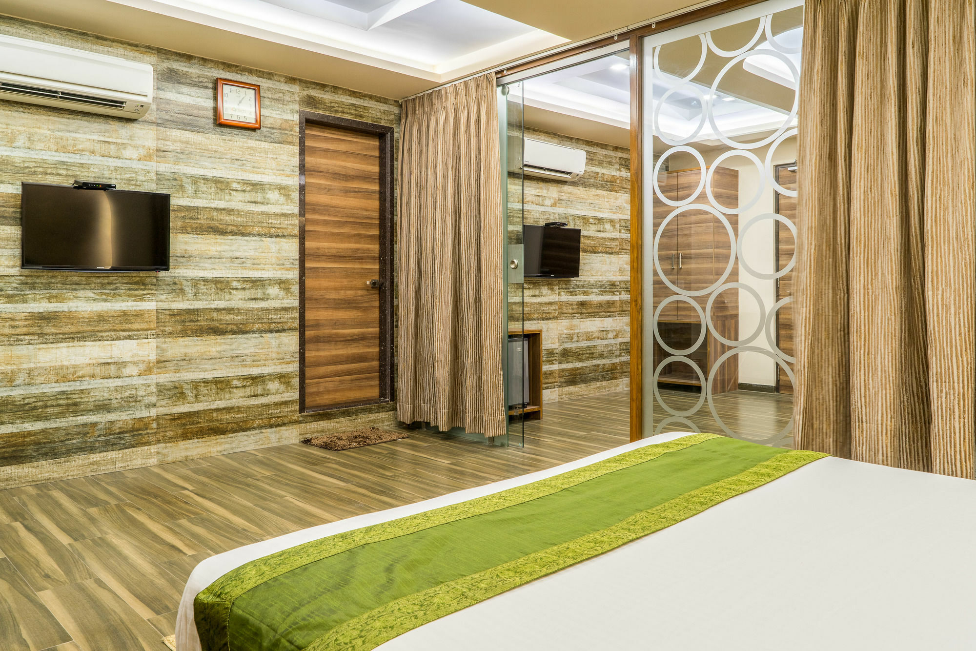 Hotel Treebo Unity Ahmedabad Esterno foto