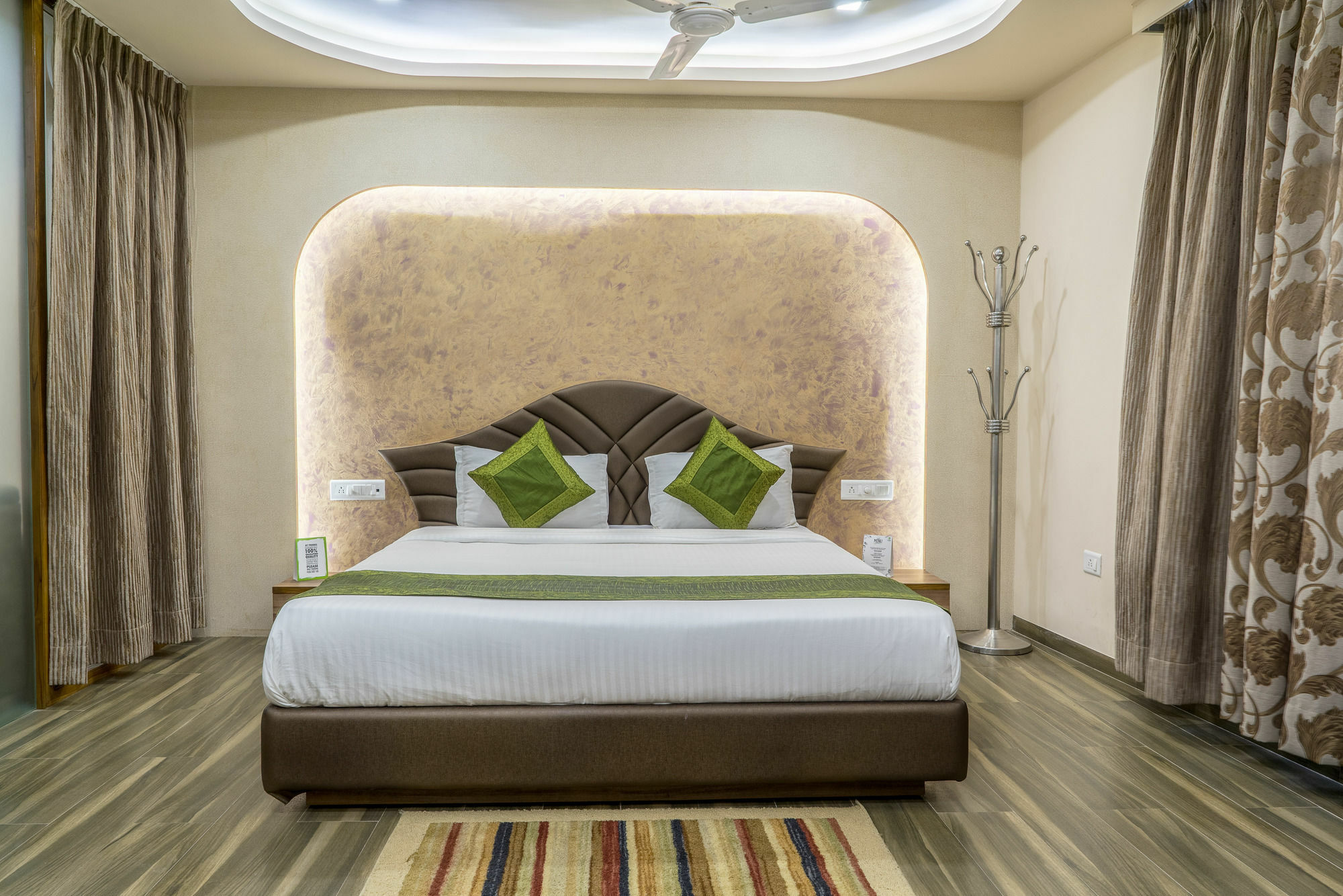 Hotel Treebo Unity Ahmedabad Esterno foto