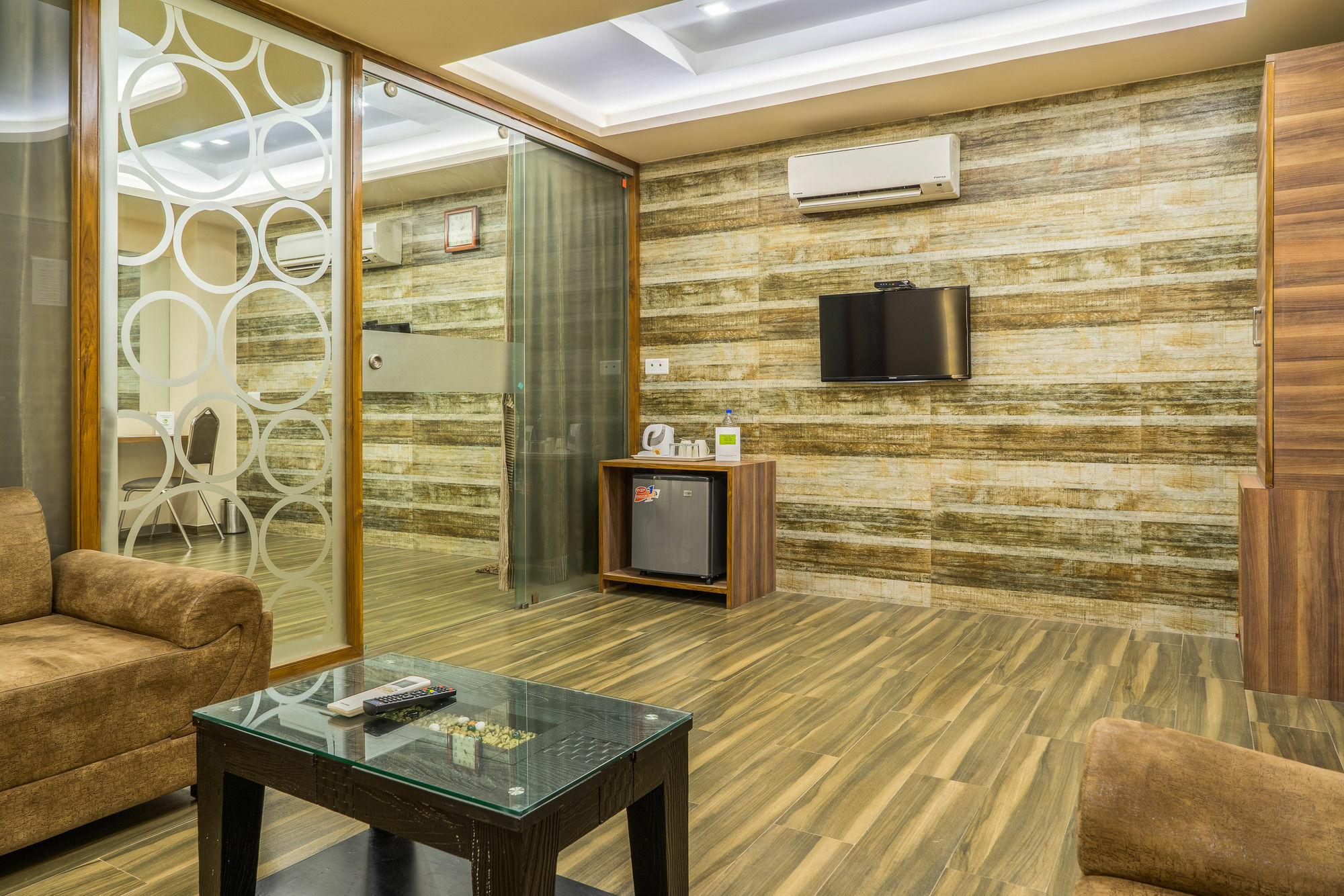 Hotel Treebo Unity Ahmedabad Esterno foto